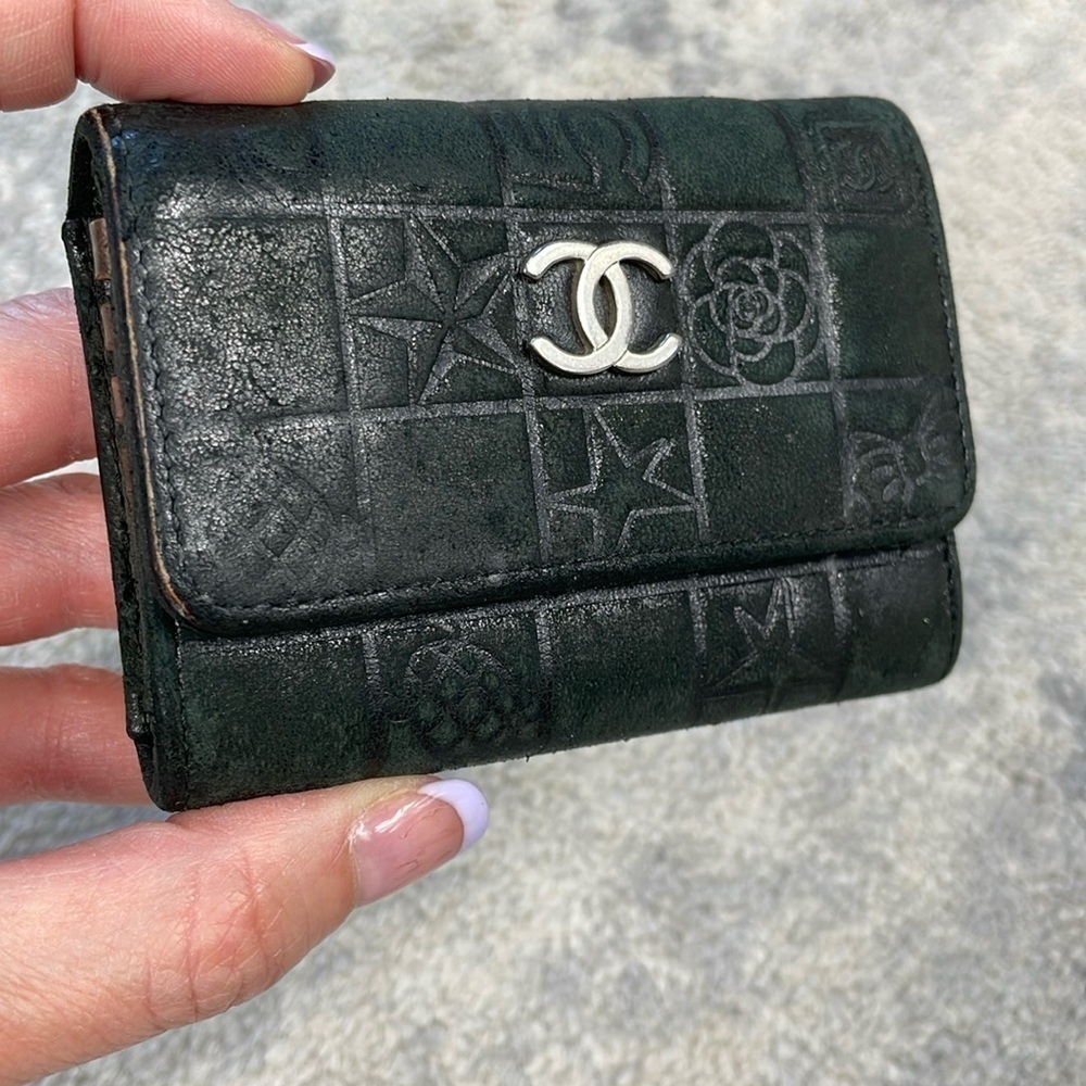 Chanel Precious Symbols Quilted Chocolate Bar Key Holder Case Black 6 Key